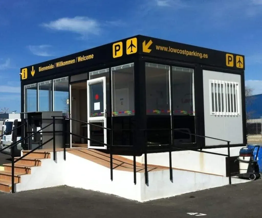 Caseta de obra personalizada a medida — módulo prefabricado a medida en Mallorca