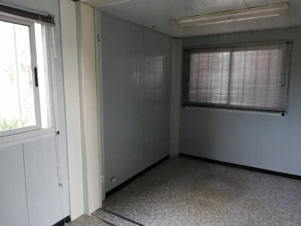 Caseta de obra con baño y aseos modulares prefabricados en Mallorca